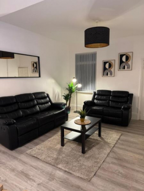 Cozy 3-Bedroom Home Perfect for Work & Leisure
